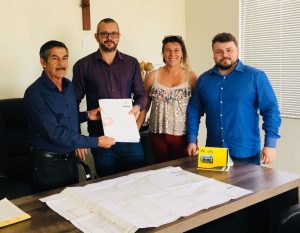 Read more about the article Prefeitura de Catanduvas recebe projeto da Associação dos Municípios do Meio Oeste Catarinense