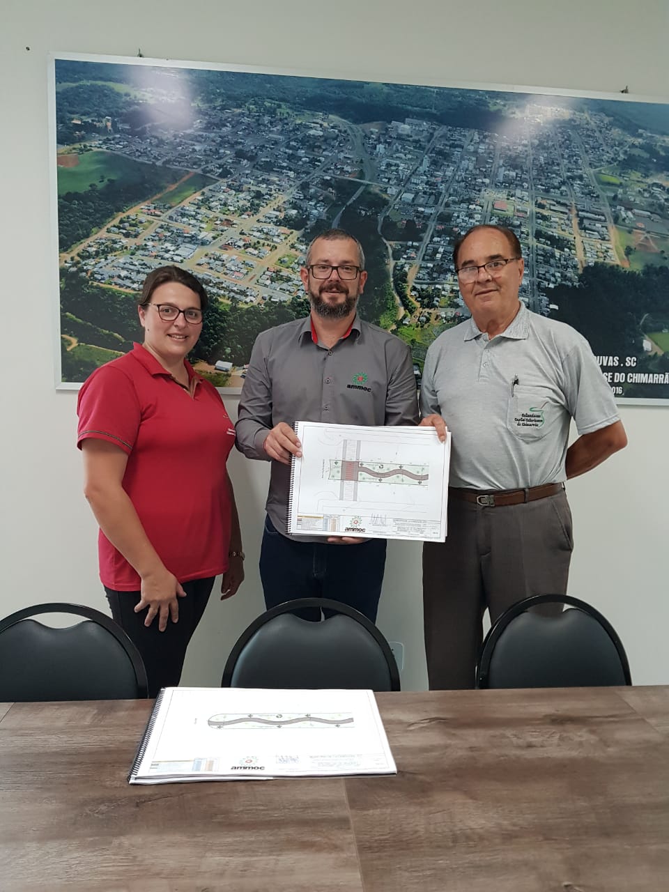 You are currently viewing Município de Catanduvas recebe da AMMOC Projeto sobre passeio na Rua Duque de Caxias