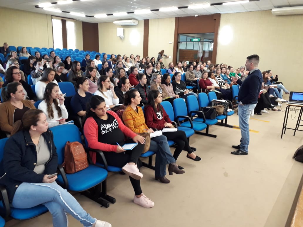 You are currently viewing Ammoc realiza treinamentos para os professores da rede municipal de Capinzal