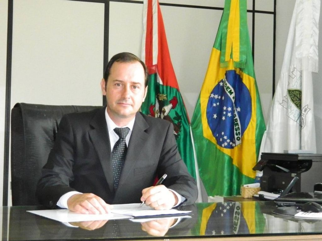 You are currently viewing Prefeito de Erval Velho Walter Kleber Kucher Junior assume a Presidência da AMMOC a partir do dia 1º de junho.