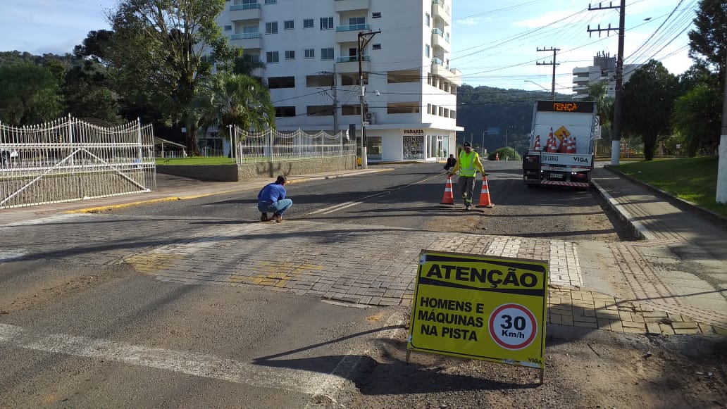 Read more about the article Assinada ordem de serviço para melhorias nos acessos dos municípios de Herval D’Oeste, Luzerna e Joaçaba  Obra será executada com recursos do Governo do Estado, por meio de Convênio com o CINCATARINA.