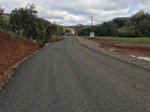 Read more about the article Equipe técnica da AMMOC vistoria obras de pavimentação do trecho que dá acesso à Comunidade de São Luís em Lacerdópolis – SC