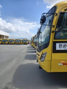 Read more about the article Estado de SC entrega ônibus escolares para três Municípios da Região da AMMOC