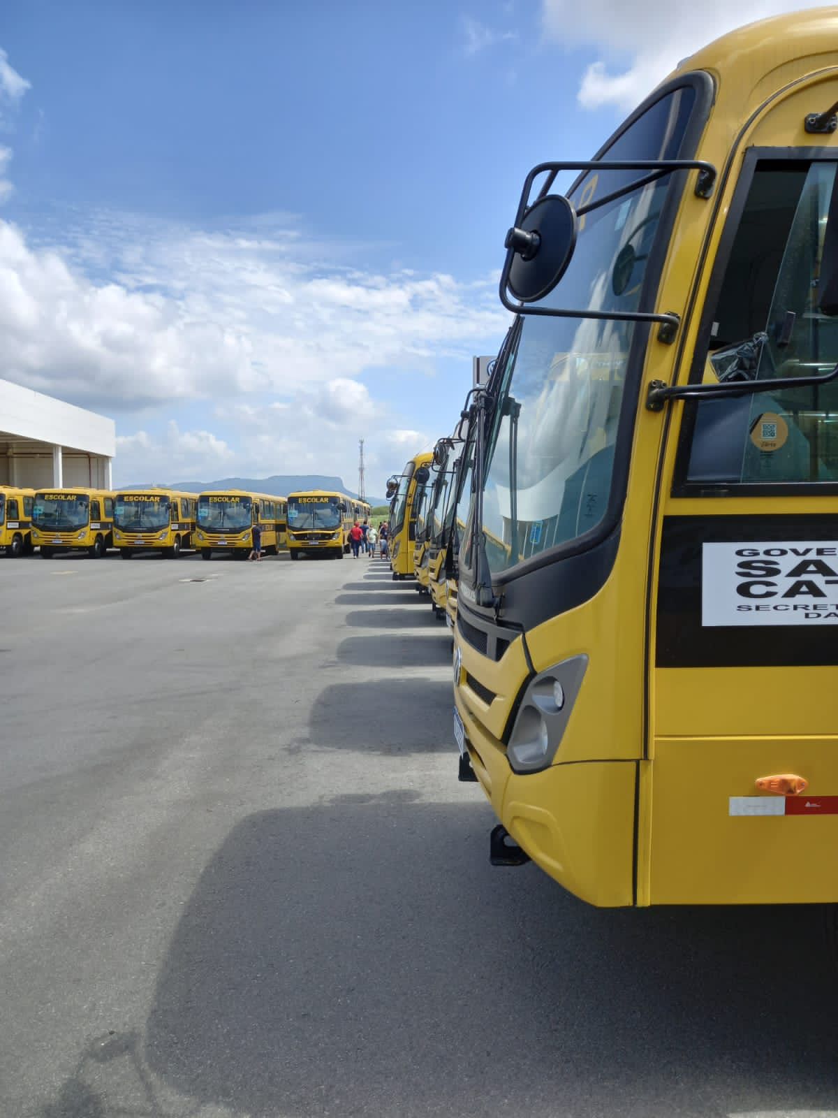 You are currently viewing Estado de SC entrega ônibus escolares para três Municípios da Região da AMMOC