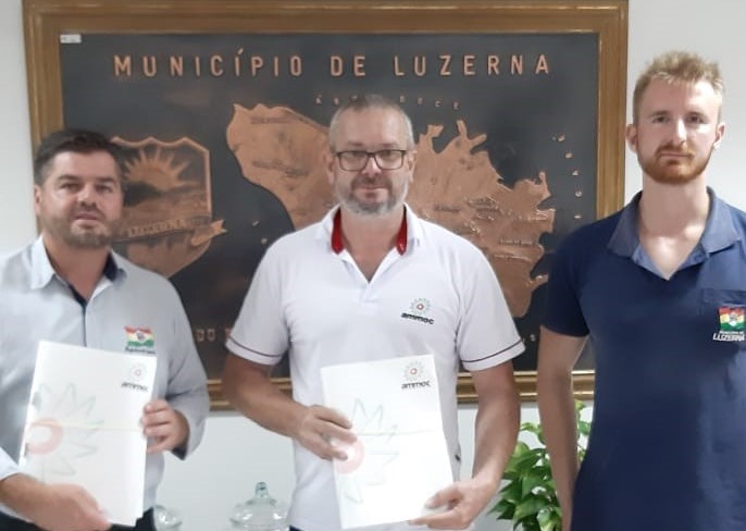 Read more about the article Município de Luzerna – SC recebe projetos elaborados pela AMMOC