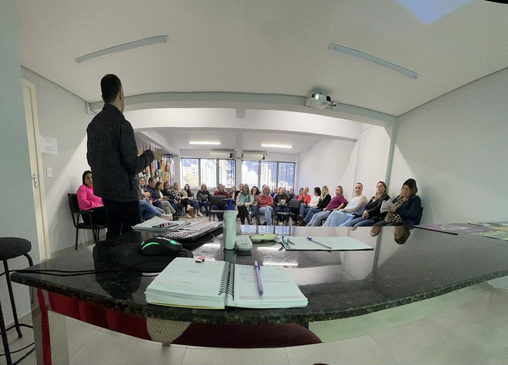 You are currently viewing Reunião com membros do Colegiado da Política de Assistência Social da AMMOC é realiza em Joaçaba