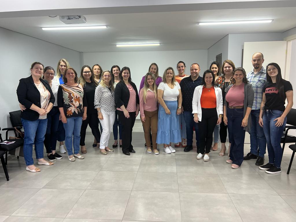 Read more about the article Membros do Colegiado da Educação da AMMOC participam de reunião mensal