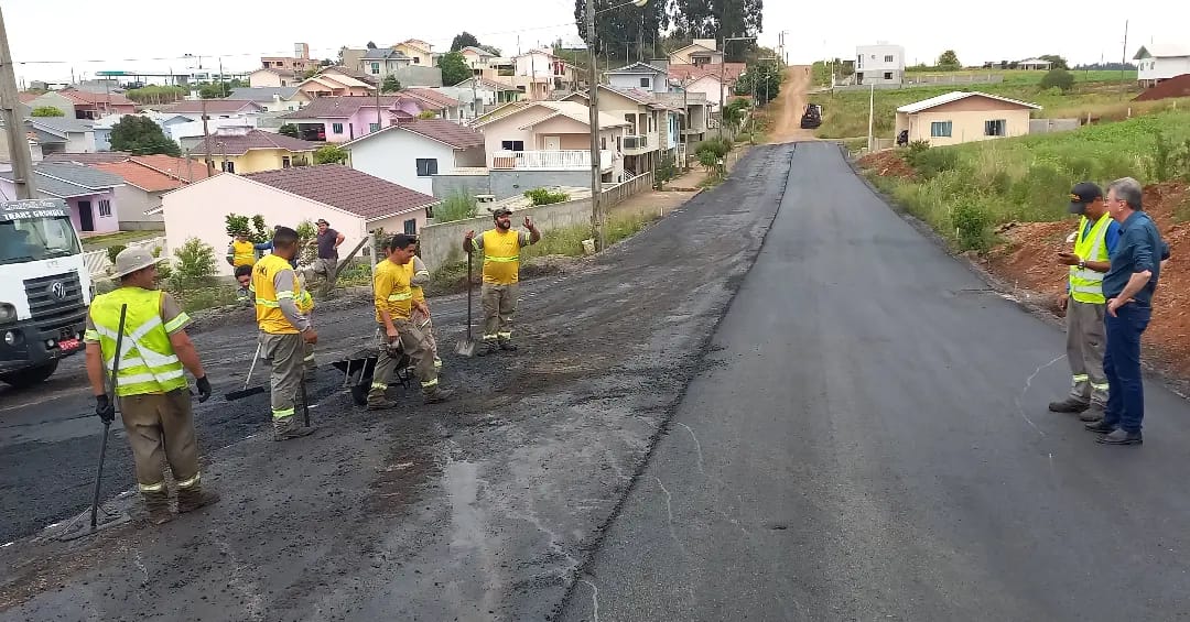 You are currently viewing Prefeito de Capinzal e secretário executivo, da AMMOC vistoriam pavimentações asfálticas em duas ruas do município