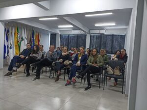 Read more about the article Servidores das prefeituras associadas à AMMOC participam de curso sobre o aumento na arrecadação do IRPJ nas contratações municipais