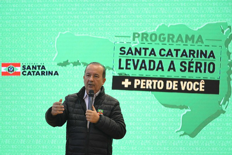 Read more about the article Governador do Estado Jorginho Mello atende todos os prefeitos da AMMOC em visita à Joaçaba