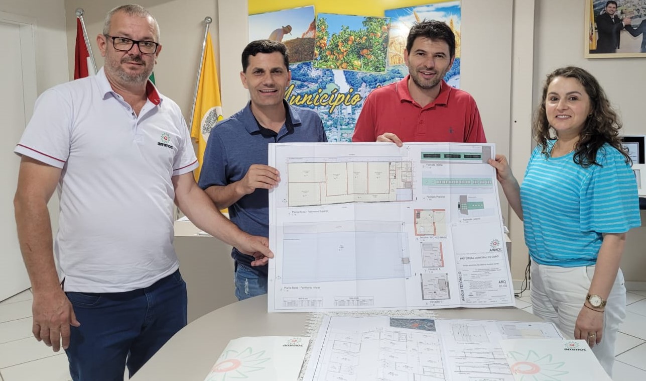 Read more about the article Setor de Engenharia da AMMOC entrega projetos de realização da 2ª etapa de ampliação da Escola Municipal de Ouro