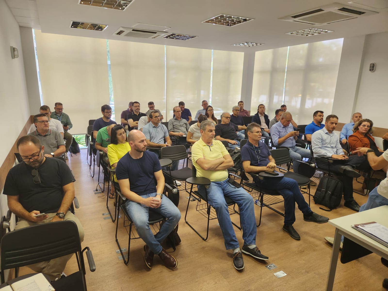 Read more about the article Representantes da região da AMMOC participam em Florianópolis de reunião que discutiu novo módulo tributário