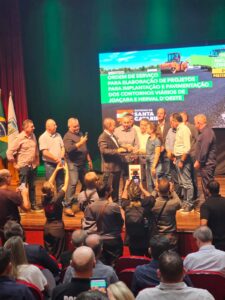 Read more about the article Em visita a região da AMMOC, governador autoriza projeto de engenharia dos contornos viários de Joaçaba, Herval d’Oeste e Luzerna